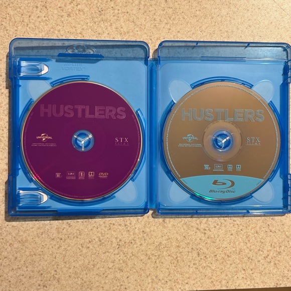Hustlers Blu-ray + DVD + Digital Code - Picture 2 of 3